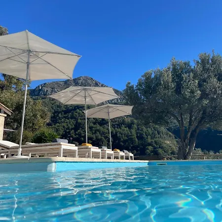 Monti Luxury With Pool Sleeps 6 Villa