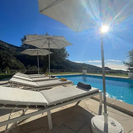 Monti Luxury With Pool Sleeps 6 Villa