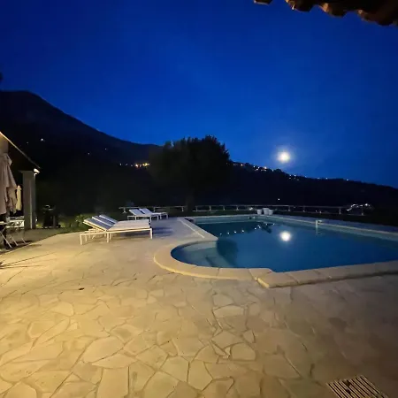 Monti Luxury With Pool Sleeps 6 *