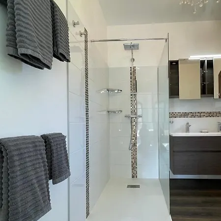 Monti Luxury With Pool Sleeps 6 Villa Menton